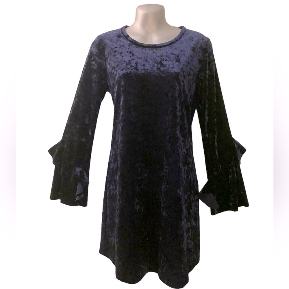 Comfy and stylish velvety dress with long sleeves